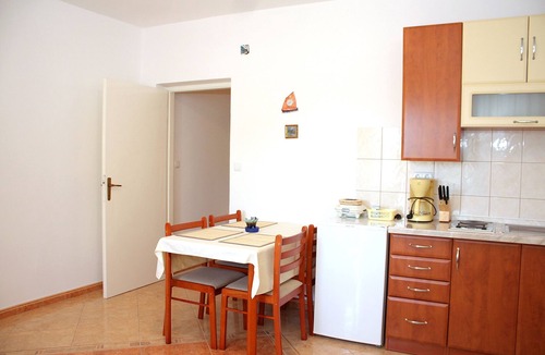 Rab Apartment | One bedroom apartment with terrace Banjol, Rab (A-5007-a)