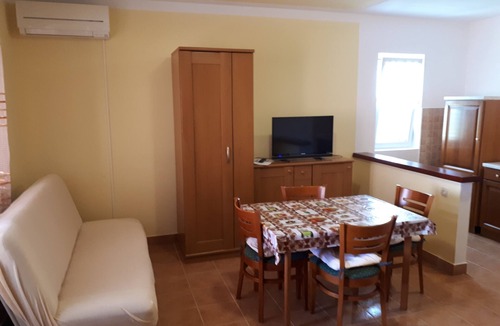 Mundanije Apartment | One bedroom apartment with balcony Mundanije, Rab (A-12242-a)