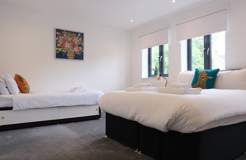 Ealing Common Apartment | One Bedroom Apt with Balcony in Ealing Common