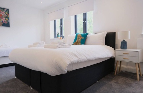 Ealing Common Apartment | One Bedroom Apt with Balcony in Ealing Common