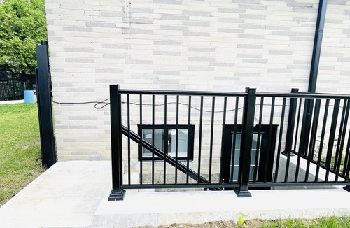 Bendale House | One bedroom basement suite (bus stop right outside)