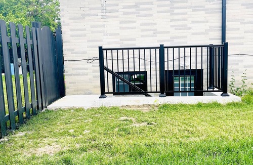 Bendale House | One bedroom basement suite (bus stop right outside)