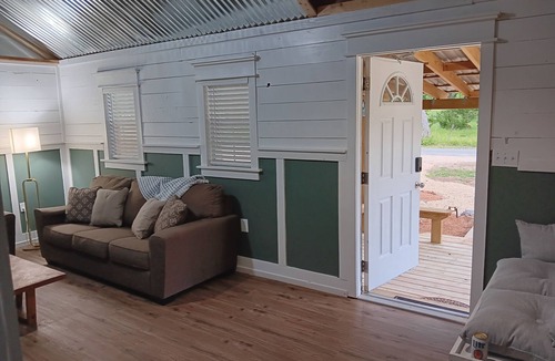 Leakey Cabin | One bedroom cabin minutes from the Frio River and Garner State Park!