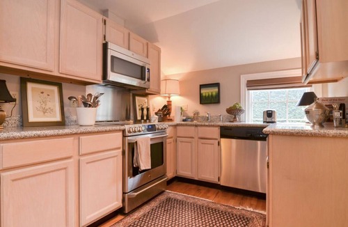 Broadview House | One Bedroom Carriage House