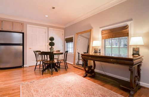 Broadview House | One Bedroom Carriage House