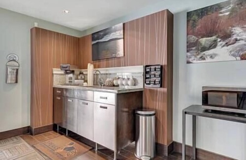 Lakeside Park Resort | One Bedroom Condo with Sofa Bed and Full Kitchen, Sleeps 4