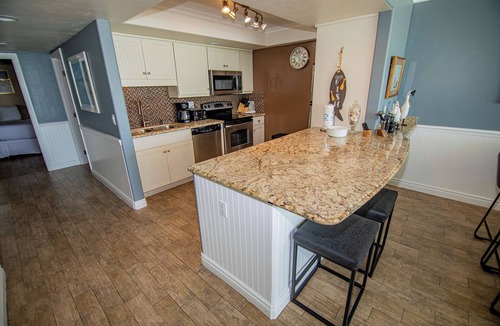 North Pacific Beach Condo | ONE BEDROOM CONDO 207