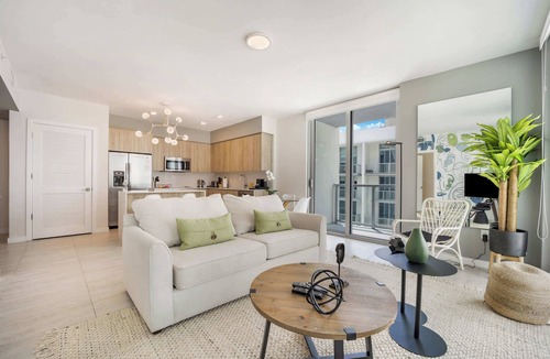 Northeast Miami Condo | One Bedroom Condo King Bed With City Views