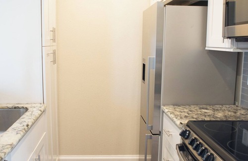 Neartown Condo | One-bedroom condominium located just steps from Westheimer Road.