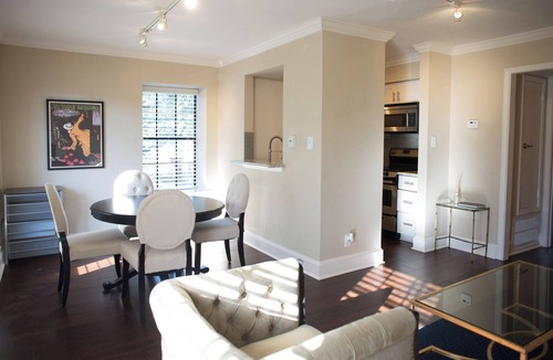 Neartown Condo | One-bedroom condominium located just steps from Westheimer Road.