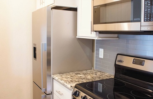 Neartown Condo | One-bedroom condominium located just steps from Westheimer Road.
