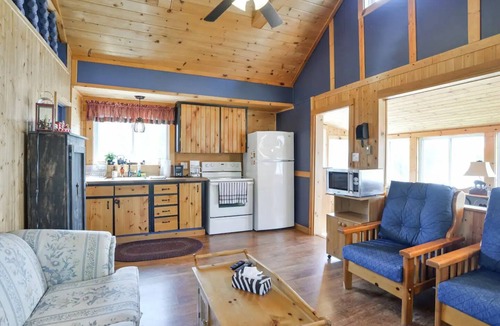 Muskoka Lakes Cottage | One Bedroom Cottage W/Loft By The Moon River
