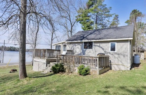 Muskoka Lakes Cottage | One Bedroom Cottage W/Loft By The Moon River