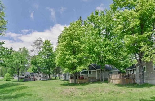 Muskoka Lakes Cottage | One Bedroom Cottage W/Loft By The Moon River