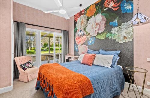 Arcadia Bed & Breakfast | One Bedroom Cottage with Shared Pool