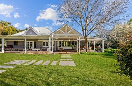 Arcadia Bed & Breakfast | One Bedroom Cottage with Shared Pool