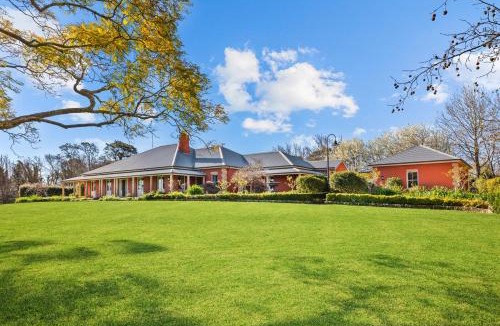 Arcadia Bed & Breakfast | One Bedroom Cottage with Shared Pool