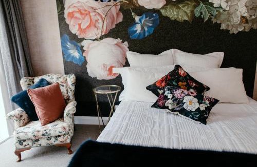 Arcadia Bed & Breakfast | One Bedroom Cottage with Shared Pool