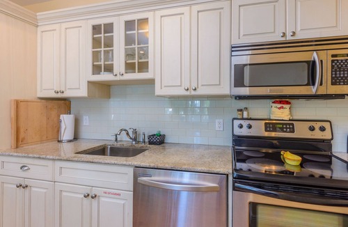 Downtown Villa | One Bedroom Deck Villa Steps from Duval!
