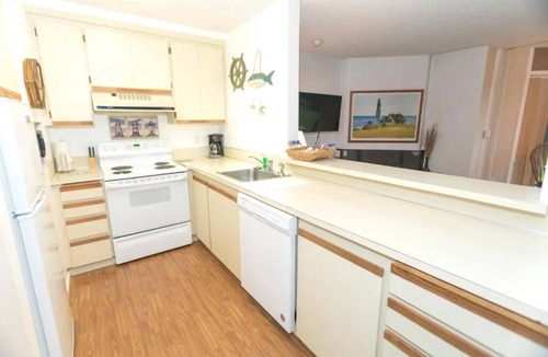 Ocean Shores Apartment | One Bedroom Deluxe Unit-Room 101