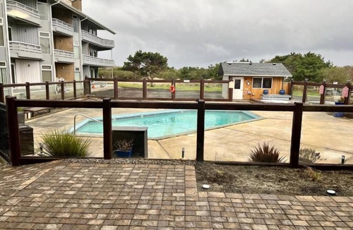 Ocean Shores Apartment | One Bedroom Deluxe Unit-Room 101