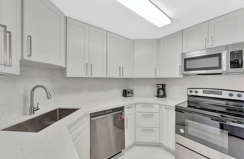 Galt Mile Apartment | One Bedroom direct ocean front suite