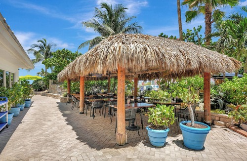 Galt Mile Apartment | One Bedroom direct ocean front suite