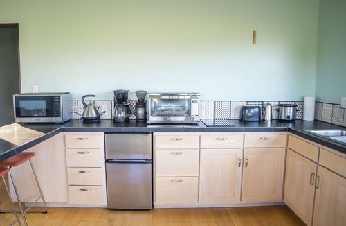 Taos House | One Bedroom Elevated Home with 360 Degree Mountain Views