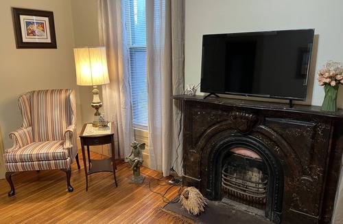Auburn Apartment | One Bedroom Flat in Historic Neighborhood