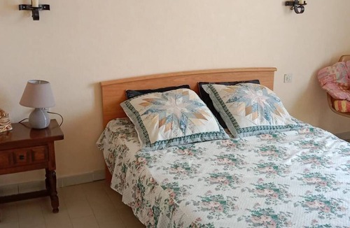 Le Chateau Apartment | One bedroom apartment close bars, restaurants and beach