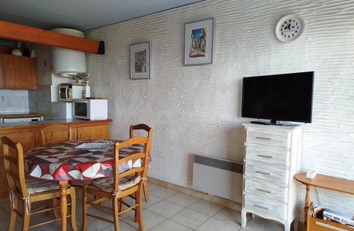 Saint-Cyprien Plage Apartment | One-bedroom apartment on the seafront with private parking - 4PC216