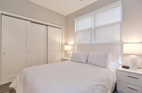 Central-Maverick Square - Paris Street Apartment | One Bedroom | Full Kitchen | Washer/Dryer | Upscale Amenities