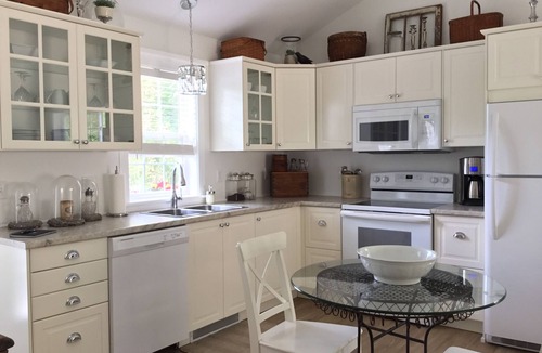 Mahone Bay Apartment | One bedroom fully equipped Mahone Bay luxury cottage
