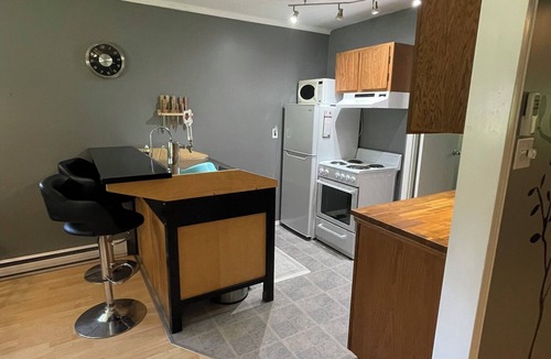 Oliver Paipoonge Cottage | One bedroom guest cottage in a park like setting close to Kakabeka Falls.