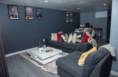 East Kildonan House | One-bedroom guest suite with private entry
