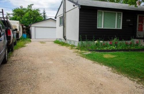 East Kildonan Apartment | One-bedroom guest suite with private entry