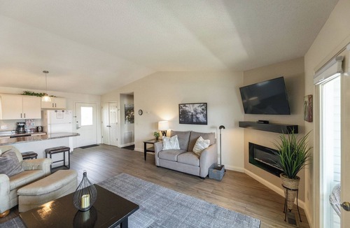 Grand Rivers Condo | One Bedroom Harbor View Condo
