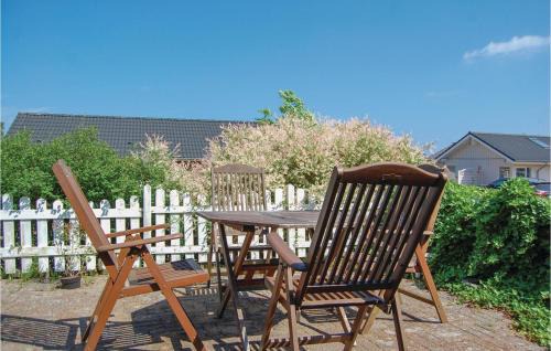 Grønninghoved Strand House | One-Bedroom Holiday Home In Sjolund