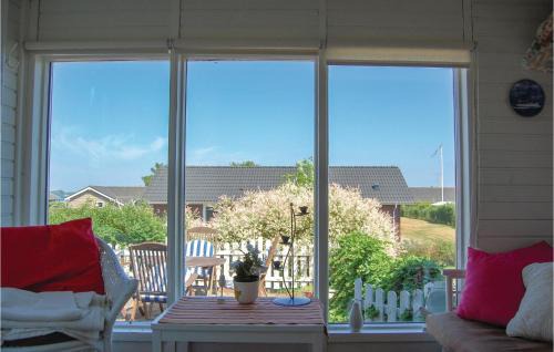Grønninghoved Strand House | One-Bedroom Holiday Home In Sjolund