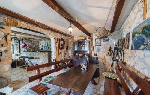 Ploce House | One-Bedroom Holiday Home In Rogotin