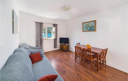 Ploce House | One-Bedroom Holiday Home In Rogotin
