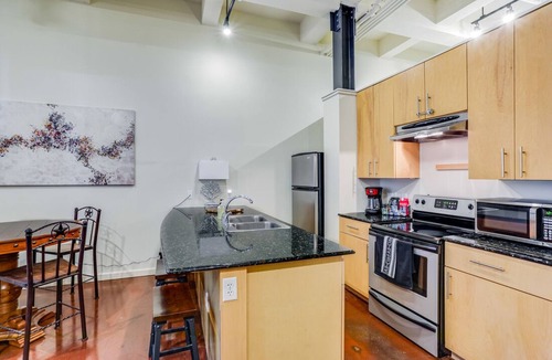 Downtown Fort Worth Apartment | One Bedroom Industrial Loft in Downtown Fort Worth