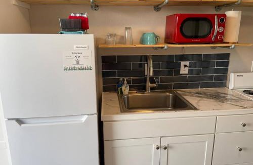 University Heights Apartment | One Bedroom - Near UNM, Nob Hill and downtown