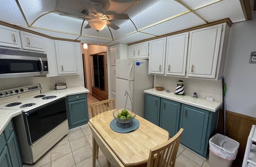 North Fort Myers Cottage | One Bedroom/One Bathroom Lighthouse Cottage