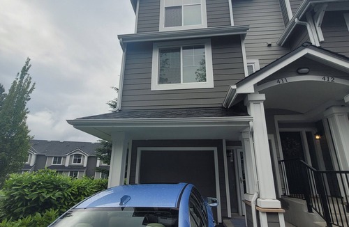 Bothell House | One Bedroom One Den Townhome