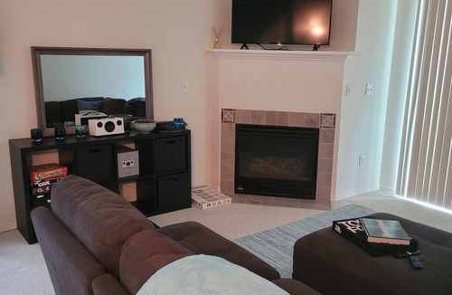 Bothell House | One Bedroom One Den Townhome