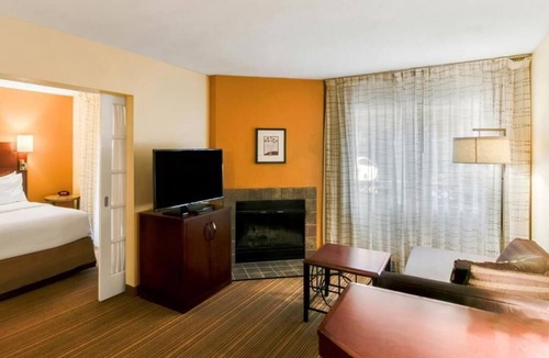 Westborough Hotel | One Bedroom Queen Suite with sofa bed and fully equipped kitchen