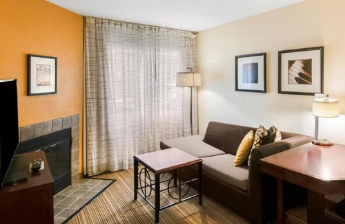 Westborough House | One Bedroom Queen Suite with sofa bed and fully equipped kitchen