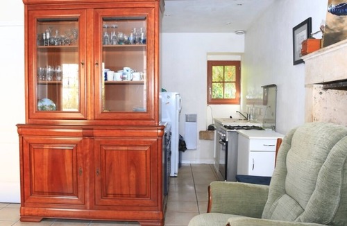 Chicheboville House | One bedroom semi detached house with garden for 2 guests.