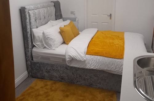 Luton Apartment | One Bedroom Studio nice clean and comfortable.